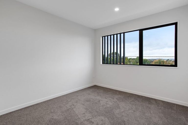 Photo of property in 11/196 Royal Road, Massey, Auckland, 0614