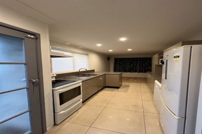 Photo of property in 1 Marvon Downs Avenue, Pakuranga Heights, Auckland, 2010