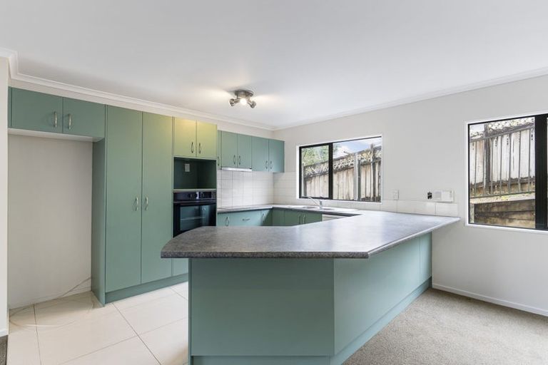 Photo of property in 2/14 Mossop Rise, Glenfield, Auckland, 0629