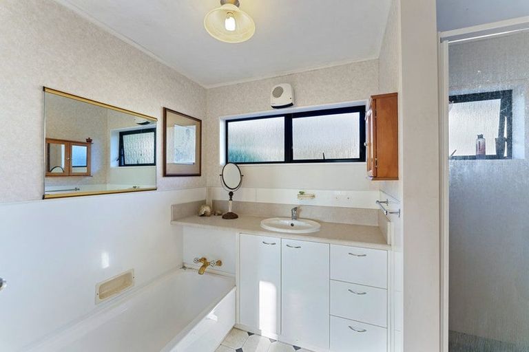 Photo of property in 36 Queens Road, Waikanae Beach, Waikanae, 5036