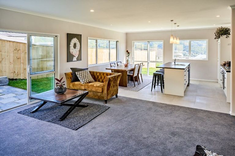 Photo of property in 113 Queen Charlotte Drive, Aotea, Porirua, 5024