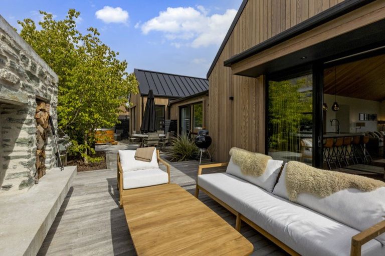 Photo of property in 31 Falconer Rise, Jacks Point, Queenstown, 9371