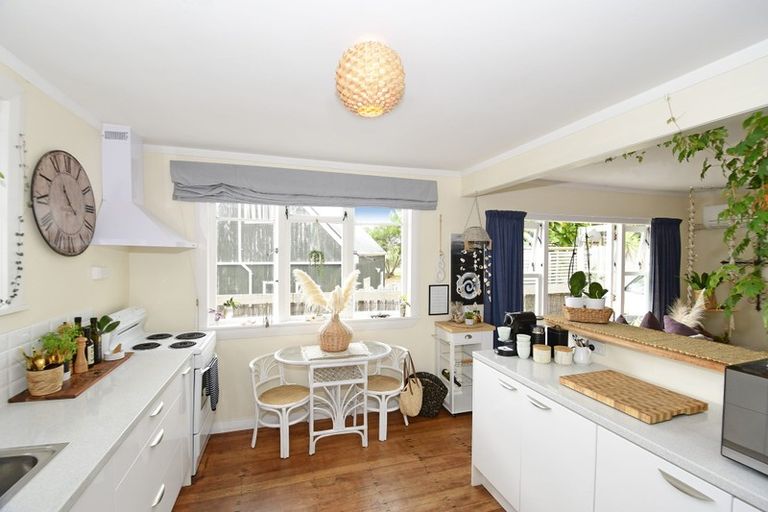 Photo of property in 23 Cumberland Street, Leigh, 0985