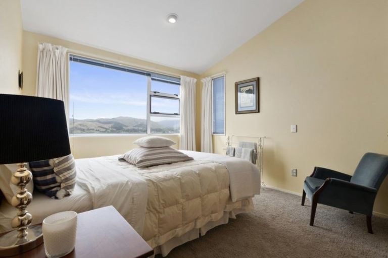 Photo of property in 28 Molyneux Close, Whitby, Porirua, 5024