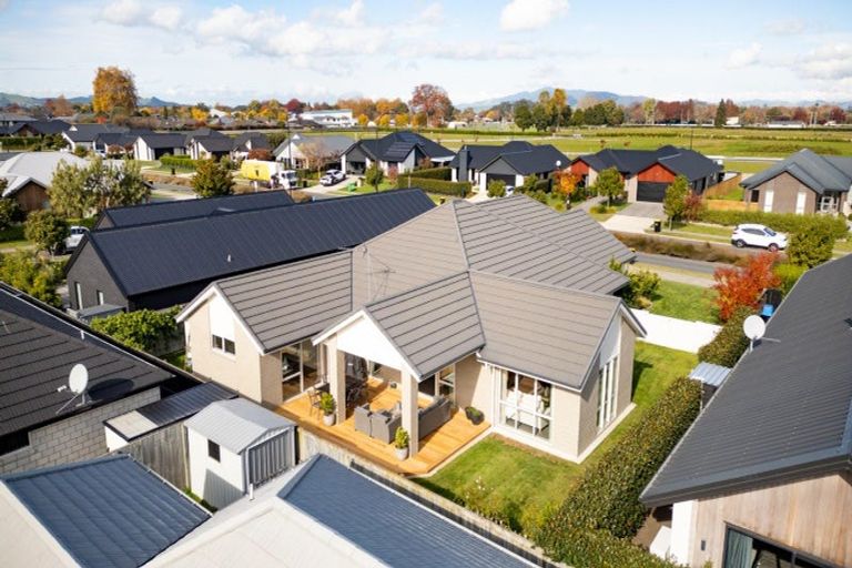 Photo of property in 51 Norfolk Drive, Cambridge, 3434