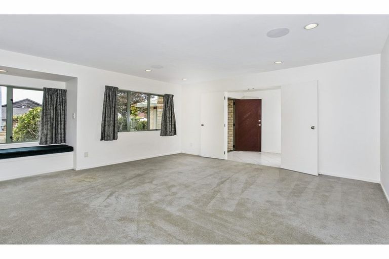 Photo of property in 9 Len Garlick Place, Pahurehure, Papakura, 2113