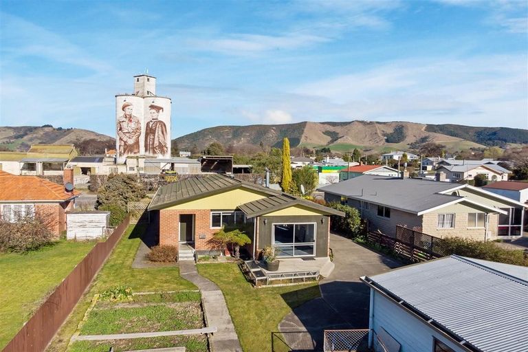 Photo of property in 6 Dash Street, Waimate, 7924