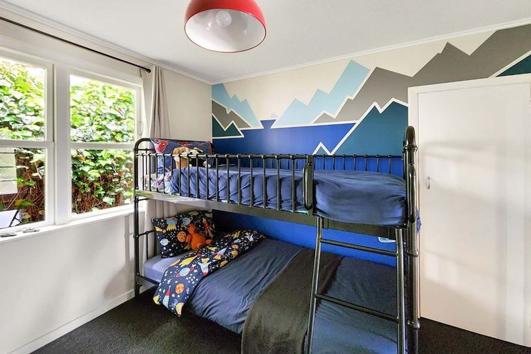 Photo of property in 16 Manor Drive, Stokes Valley, Lower Hutt, 5019