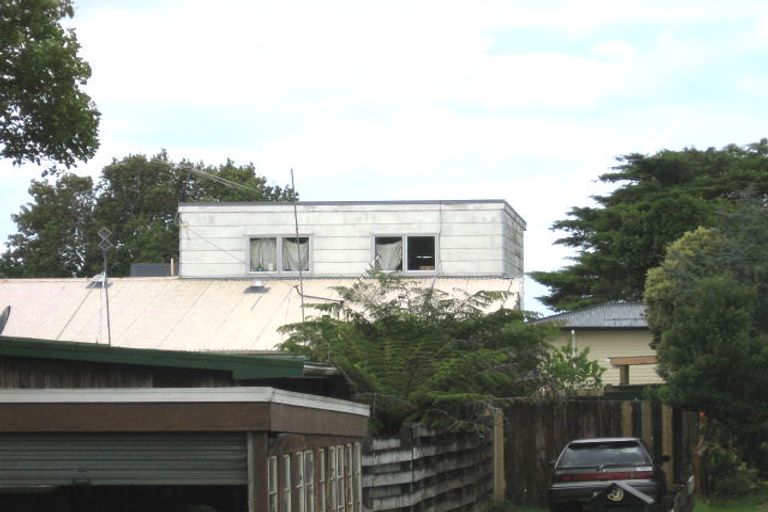 Photo of property in 2/49 Tramway Road, Beach Haven, Auckland, 0626