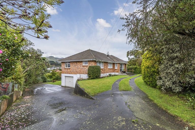 Photo of property in 5 Mascot Street, Tawa, Wellington, 5028