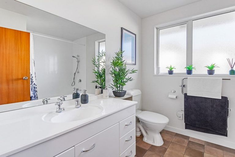 Photo of property in 2/22 Mathesons Road, Phillipstown, Christchurch, 8011