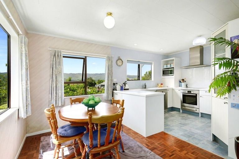 Photo of property in 6 Westra View, Tawa, Wellington, 5028