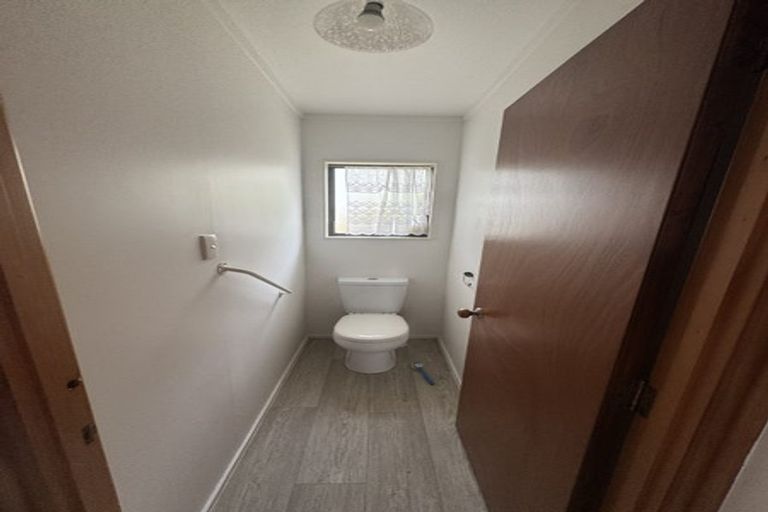 Photo of property in 2/2 Aorangi Place, Birkenhead, Auckland, 0626