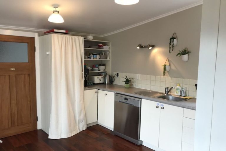 Photo of property in 40 Palm Avenue, Lyall Bay, Wellington, 6022