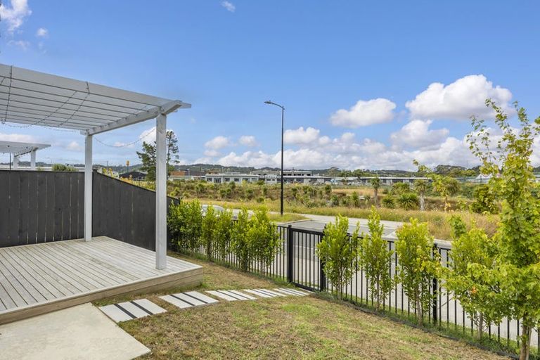 Photo of property in 148 Vintry Drive, Kumeu, 0810