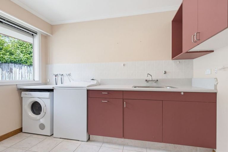 Photo of property in 25 Barraud Place, Pukehangi, Rotorua, 3015