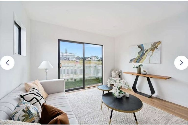 Photo of property in 39 Taipahitini Road, Rosehill, 2113