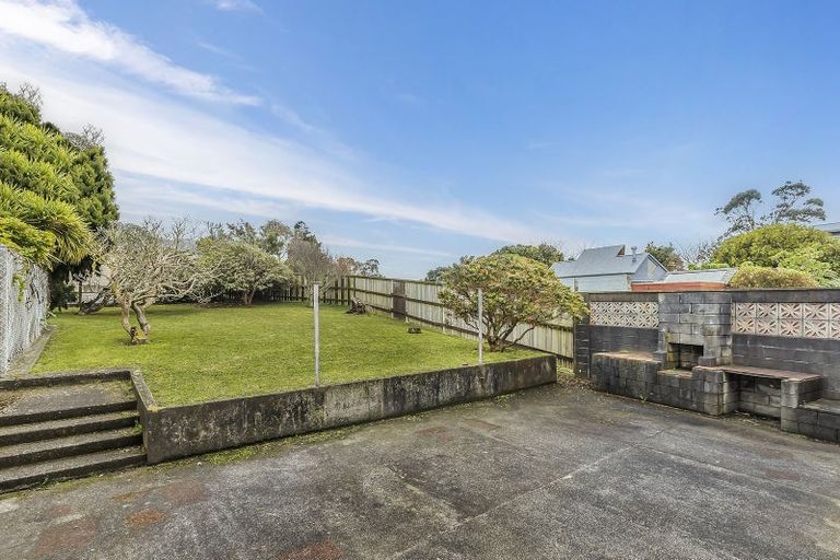 Photo of property in 5 Coates Street, Tawa, Wellington, 5028