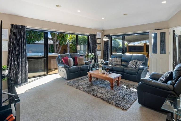 Photo of property in 17 Gandalf Crescent, Paraparaumu, 5032