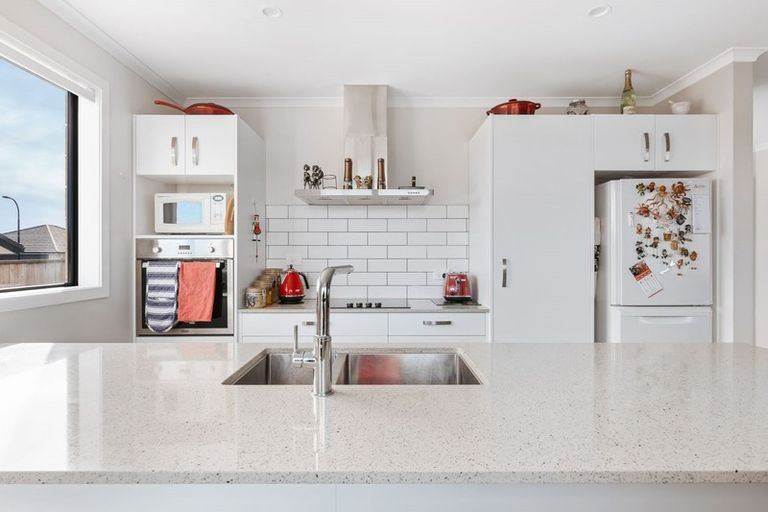 Photo of property in 30 Richardson Road, Omokoroa, 3114