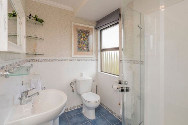 Photo of property in 4a Rewarewa Crescent, Waikanae, 5036