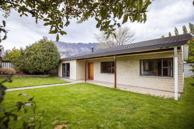 Photo of property in 44 Remarkables Crescent, Frankton, Queenstown, 9300