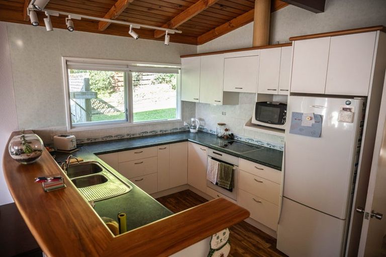 Photo of property in 6 Spicer Place, Tawa, Wellington, 5028