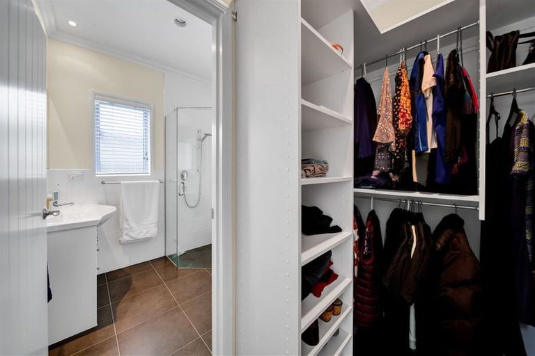 Photo of property in 15 Mangorei Road, Strandon, New Plymouth, 4312