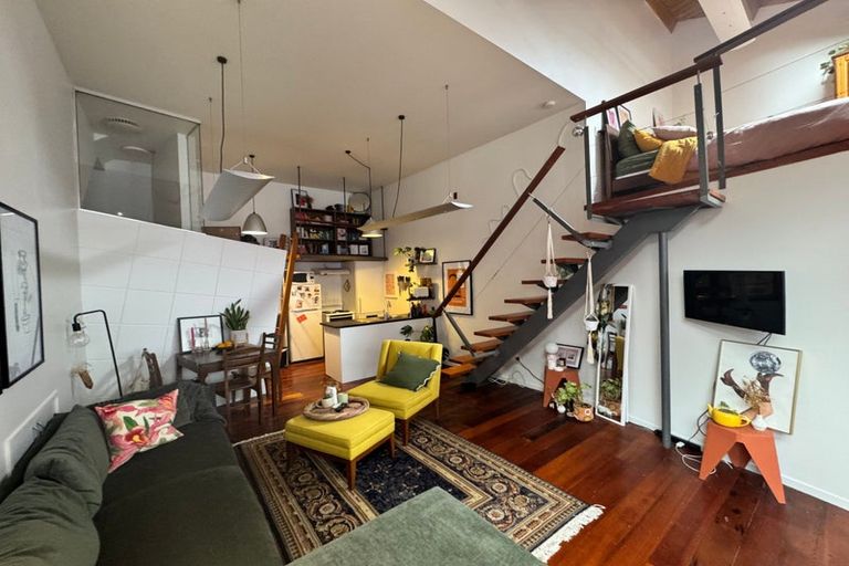 Photo of property in Courtenay Mews Apartments, 3/14 Alpha Street, Te Aro, Wellington, 6011