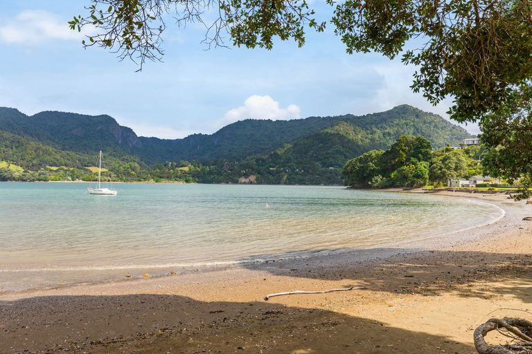 Photo of property in 49 Foster Avenue, Huia, Auckland, 0604