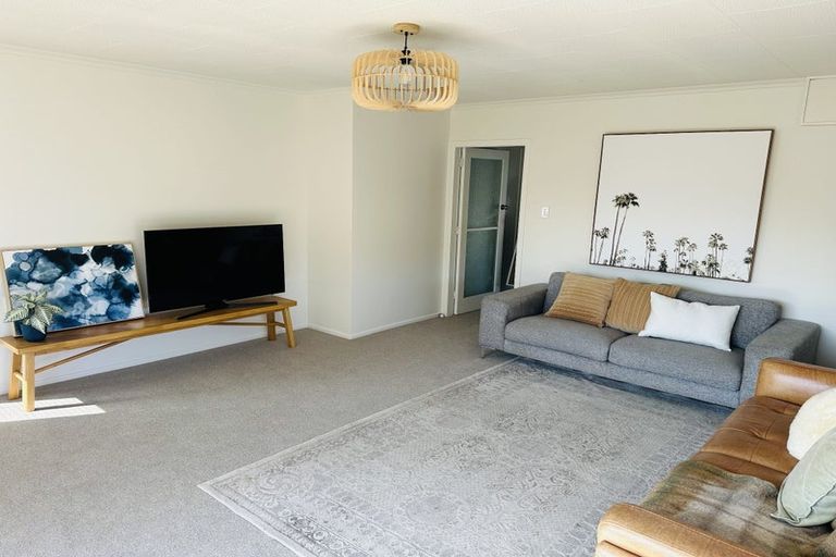 Photo of property in 5 Nikau Street, Inglewood, 4330