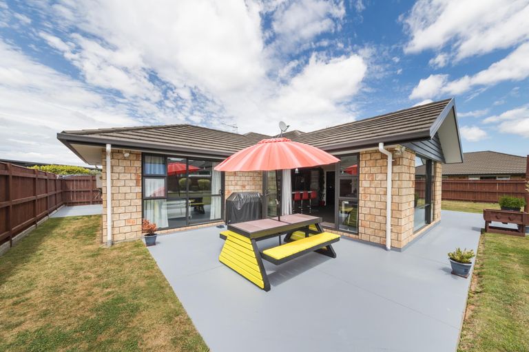 Photo of property in 2a Galea Grove, Kelvin Grove, Palmerston North, 4414
