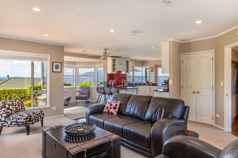 Photo of property in 2 Krissell Place, Acacia Bay, Taupo, 3330