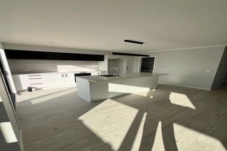 Photo of property in 6 Atutahi Lane, Papamoa Beach, Papamoa, 3118