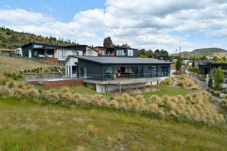 Photo of property in 13 Akitu Rise, Wanaka, 9305