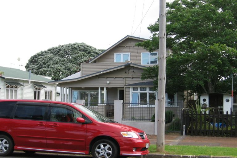 Photo of property in 20 Muripara Avenue, Point Chevalier, Auckland, 1022