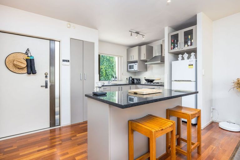 Photo of property in 8d Arotau Place, Grafton, Auckland, 1023