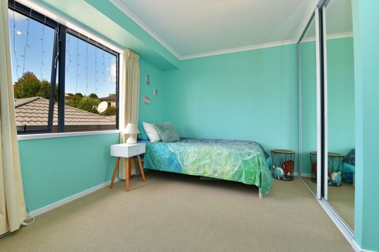 Photo of property in 11 Roberta Crescent, Orewa, 0931