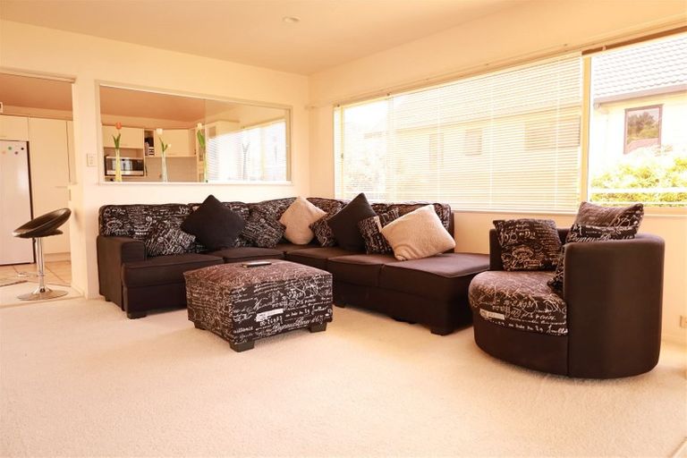 Photo of property in 2/26 Orchard Road, Waiake, Auckland, 0630