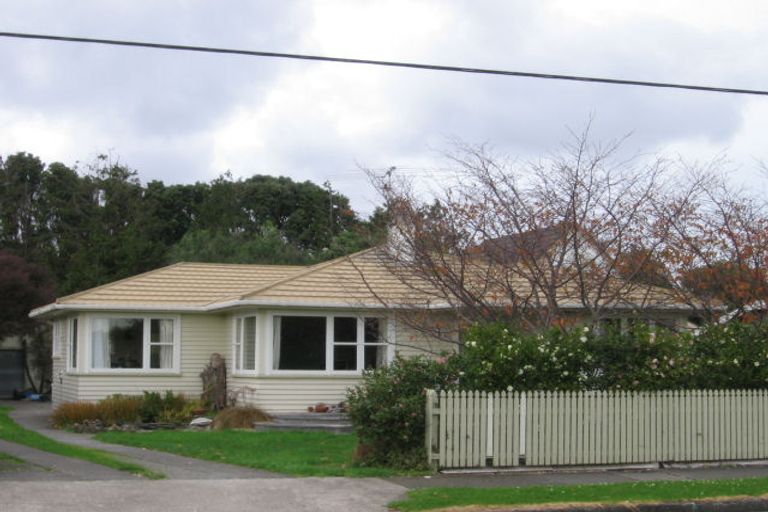 Photo of property in 8 Rimu Street, Waikanae, 5036