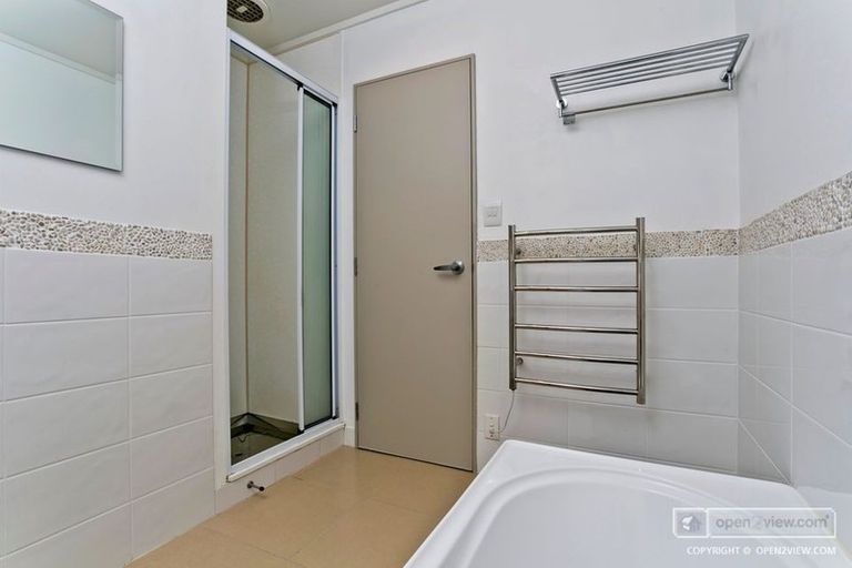 Photo of property in 2/55 Greenvalley Rise, Glenfield, Auckland, 0629