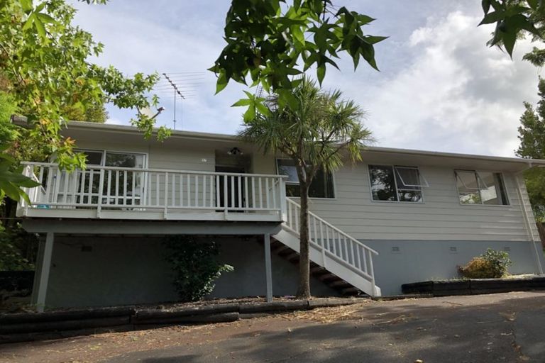 Photo of property in 37 Trias Road, Totara Vale, Auckland, 0629