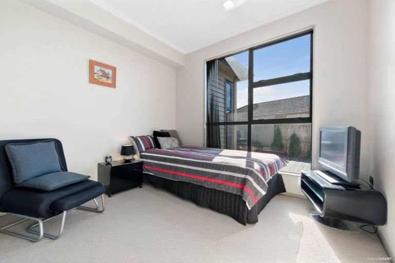 Photo of property in 8 Ellivani Rise, Pukekohe, 2120