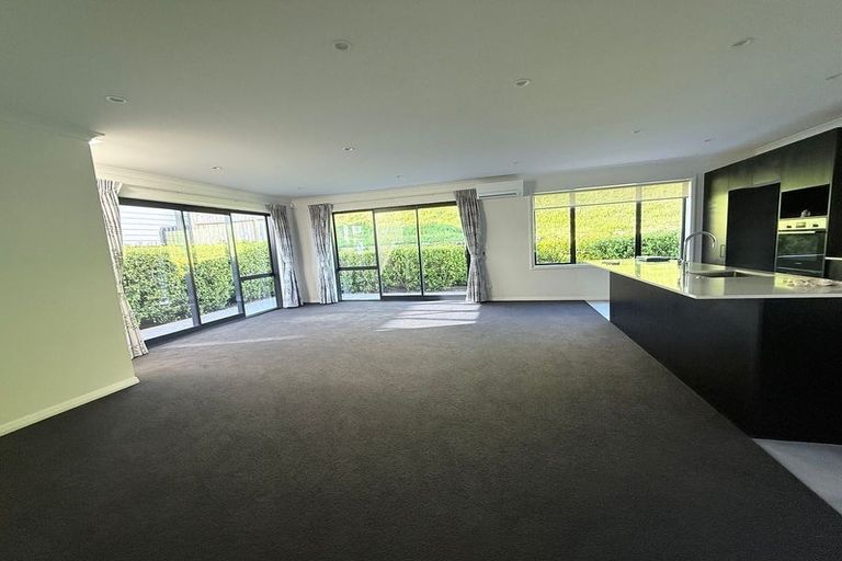 Photo of property in 122 Godfrey Drive, Orewa, 0931