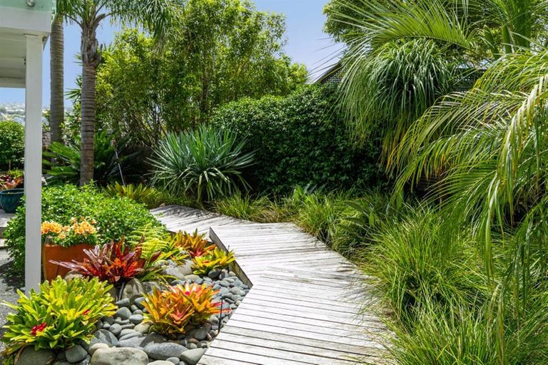 Photo of property in 2/5a Galaxy Drive, Mairangi Bay, Auckland, 0630