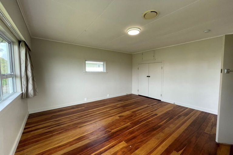 Photo of property in 382 South Road, Omata, New Plymouth, 4374