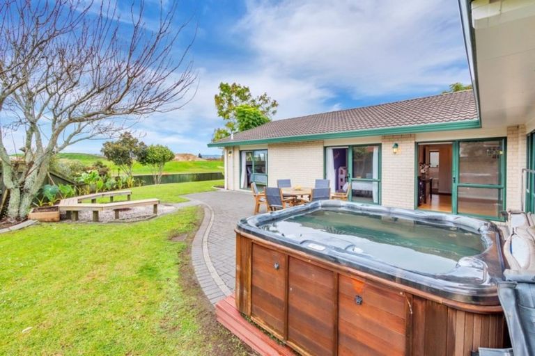 Photo of property in 20 Gairloch Place, Wattle Downs, Auckland, 2103