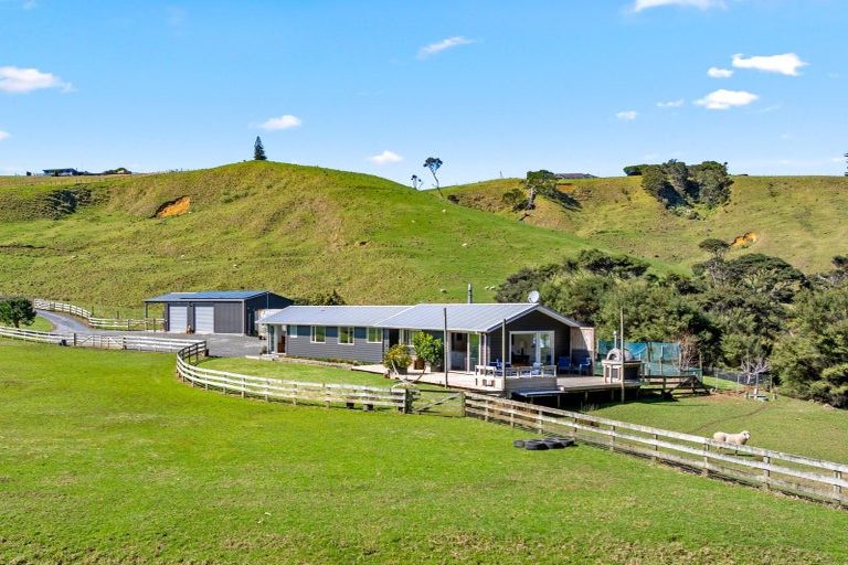 Photo of property in 207 Fletcher Road, Waimauku, 0881