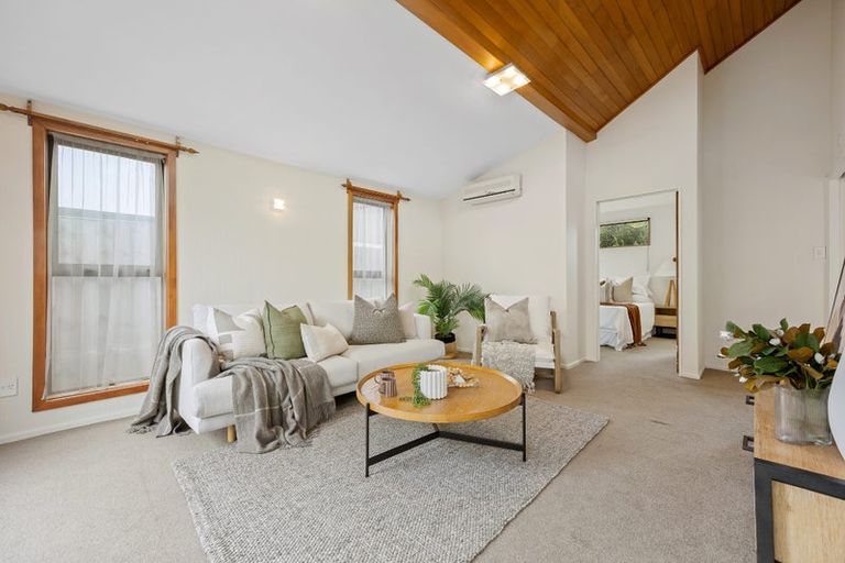 Photo of property in 11a Woodstock Place, Russley, Christchurch, 8042