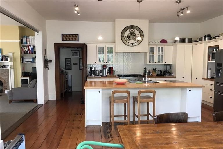 Photo of property in 58 Kelburn Parade, Kelburn, Wellington, 6012